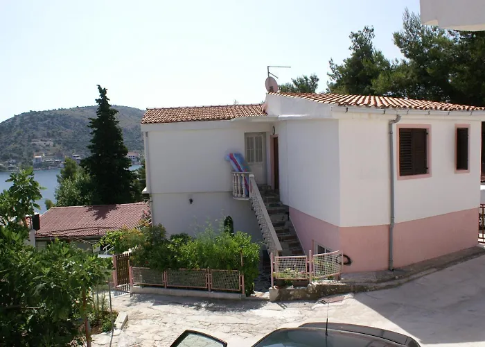 Appartement By The Sea - 4186 *